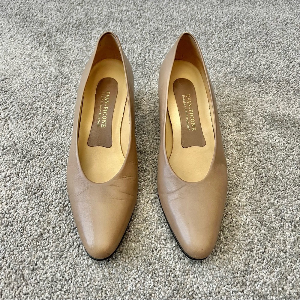 Evan Picone Women's Beige Pumps